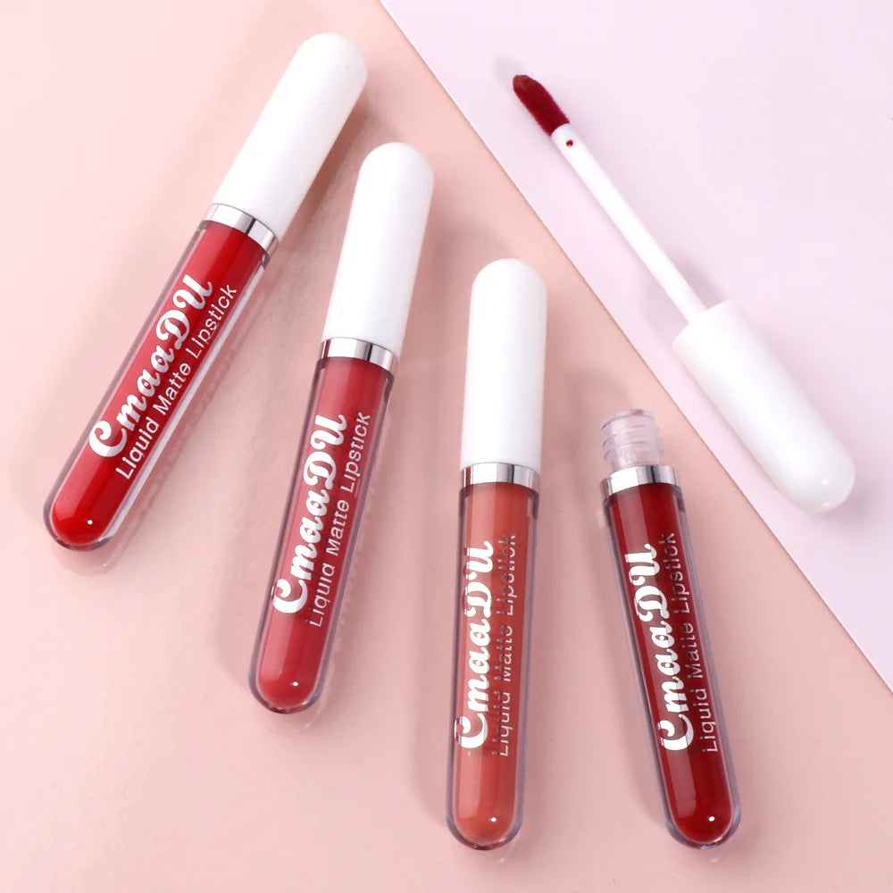 Brillo labial mate CmaaDu: labial resistente al agua y de larga duración en intensos tonos rojos.