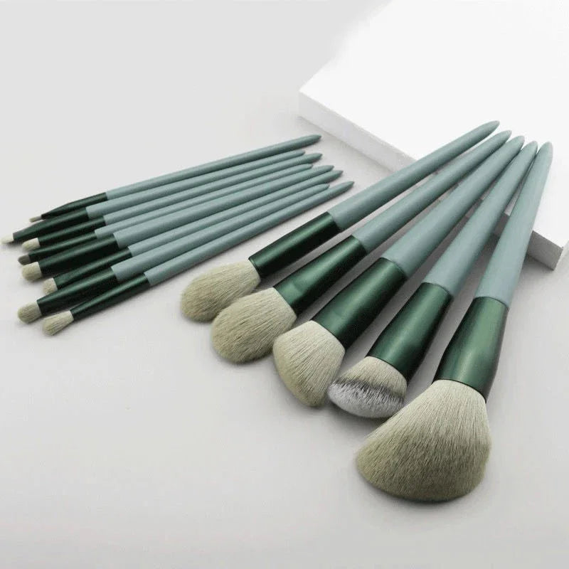 LuxuryGlow - Juego de 13 brochas de maquillaje profesionales: brochas de nailon suaves para base, sombra de ojos y rubor, con estuche de viaje