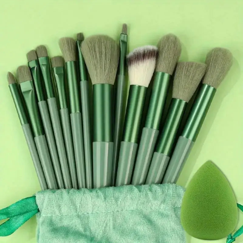 Juego de brochas de maquillaje suaves profesionales LuxuryGlow: 13, 14, 15 y 16 piezas para base, sombras de ojos, polvos y kabuki.