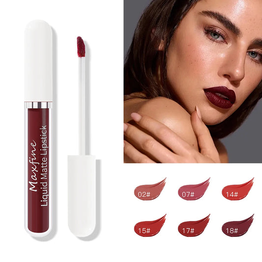 Lápiz labial líquido mate MAXFINE: alta pigmentación, resistente al agua y antiadherente.