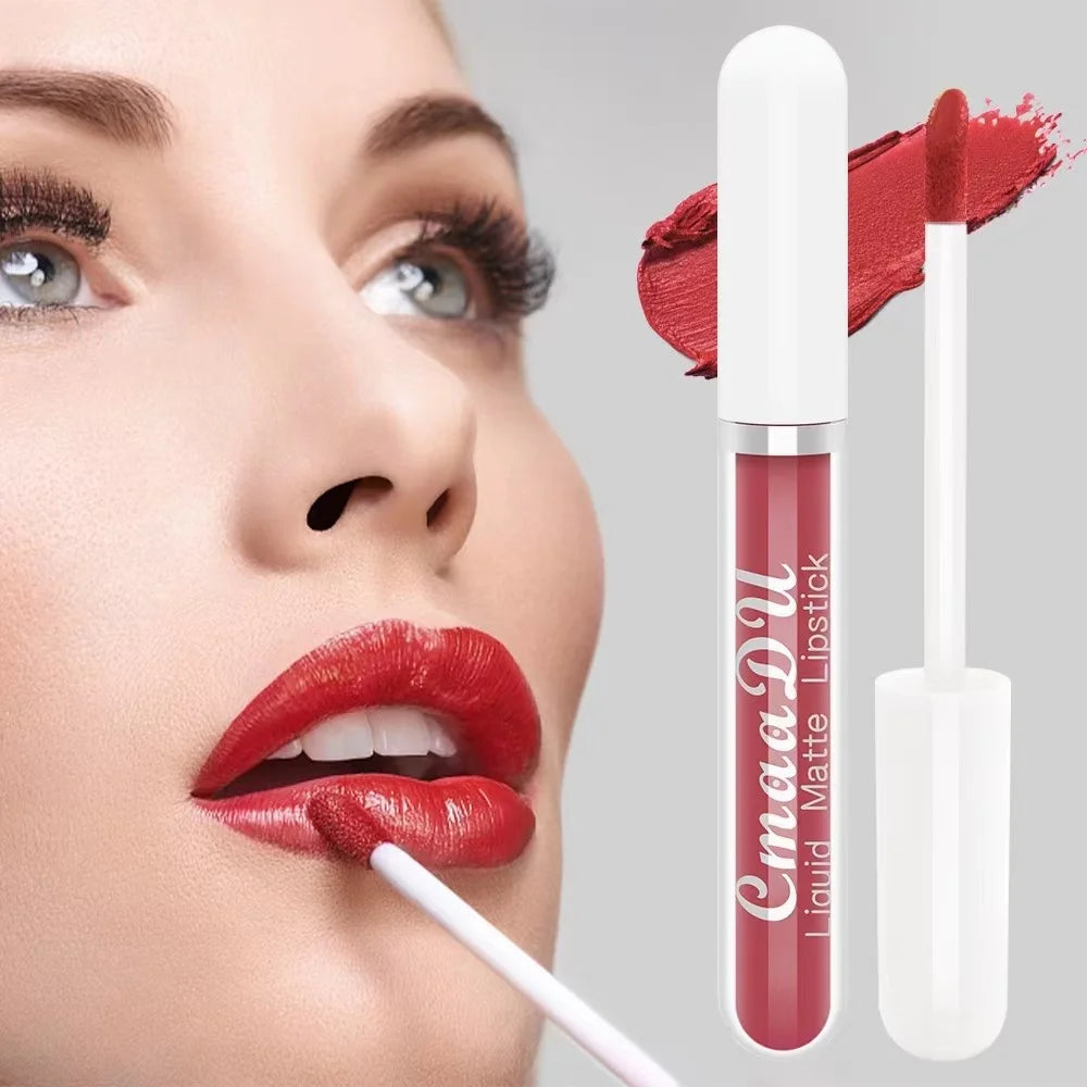 Brillo labial mate CmaaDu: labial resistente al agua y de larga duración en intensos tonos rojos.