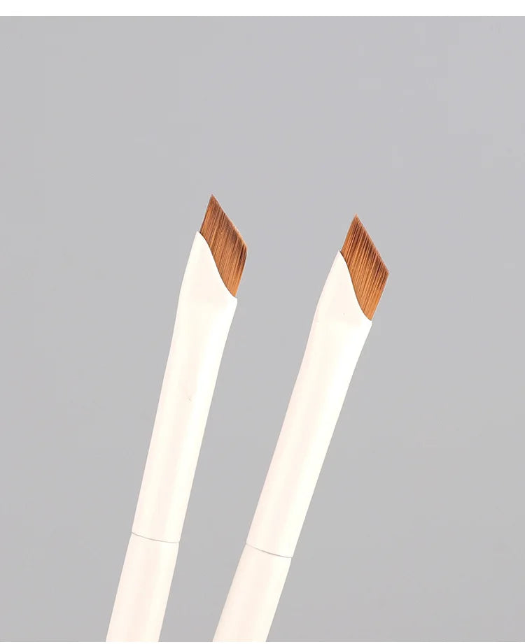 WOKO Ultra-Thin Precision Blade Eyeliner & Eyebrow Brush – White Wooden Handle