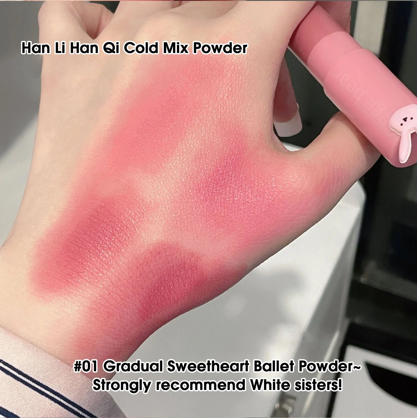 Lápiz labial LuxuryGlow Matte Velvet Mist de 4 colores: resistente al agua, duradero e hidratante.