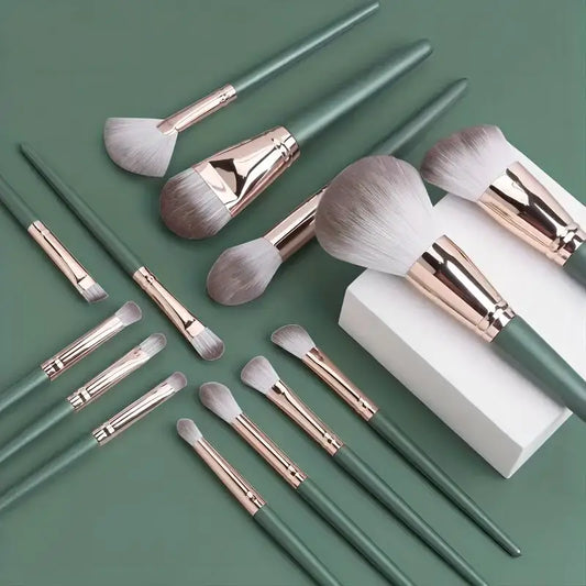 مجموعة فرش مكياج من الخيزران من LuxuryGlow، مكونة من 14 قطعة - فرش من ألياف الصوف الناعم للوجه والعينين