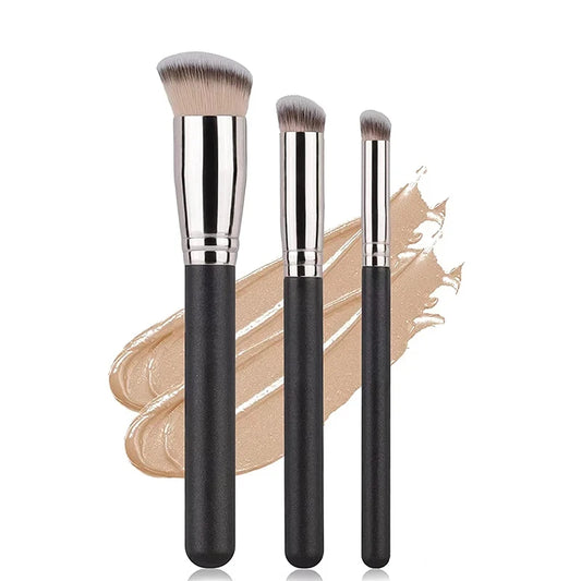 Set de brochas premium para base y corrector LuxuryGlow: herramienta perfecta para difuminar y contornear