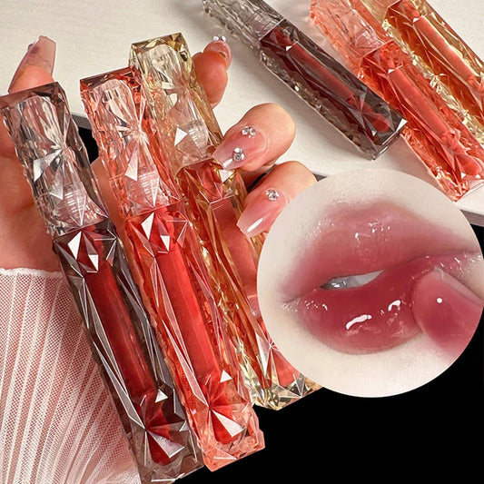 Brillo de labios MAXFINE Mirror: brillo transparente de larga duración, hidratante y resistente al agua con efecto halo.