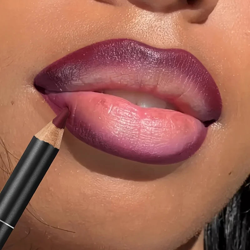 Delineador de labios mate de lujo LuxuryGlow: duradero, suave y de fácil aplicación.