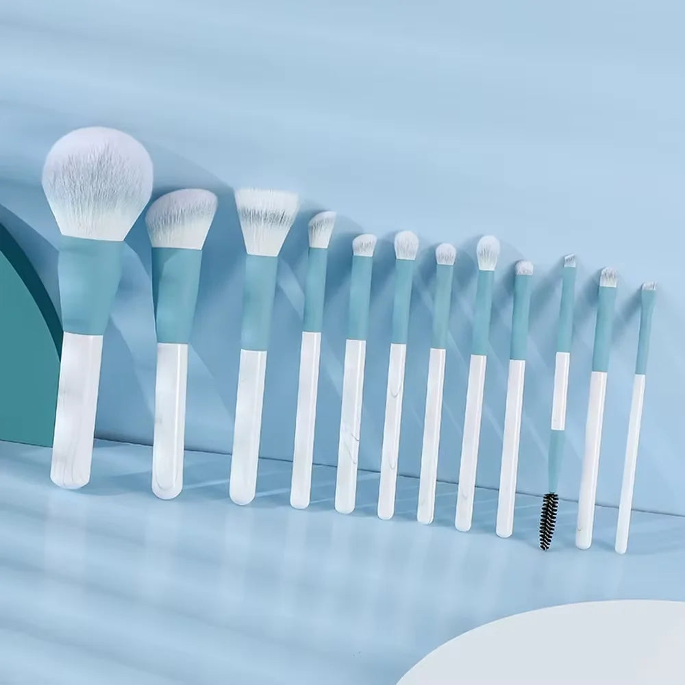 مجموعة فرش مكياج احترافية من لاكشري جلو، ١٢ قطعة | فرش ناعمة ومحمولة للوجه والعينين