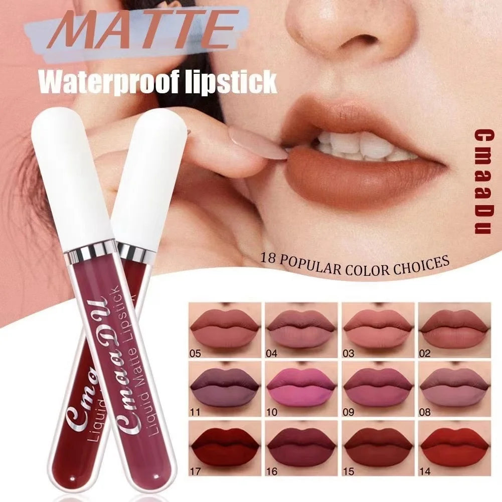 Brillo labial mate CmaaDu: labial resistente al agua y de larga duración en intensos tonos rojos.