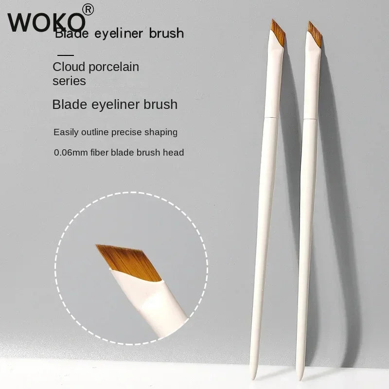 WOKO Ultra-Thin Precision Blade Eyeliner & Eyebrow Brush – White Wooden Handle