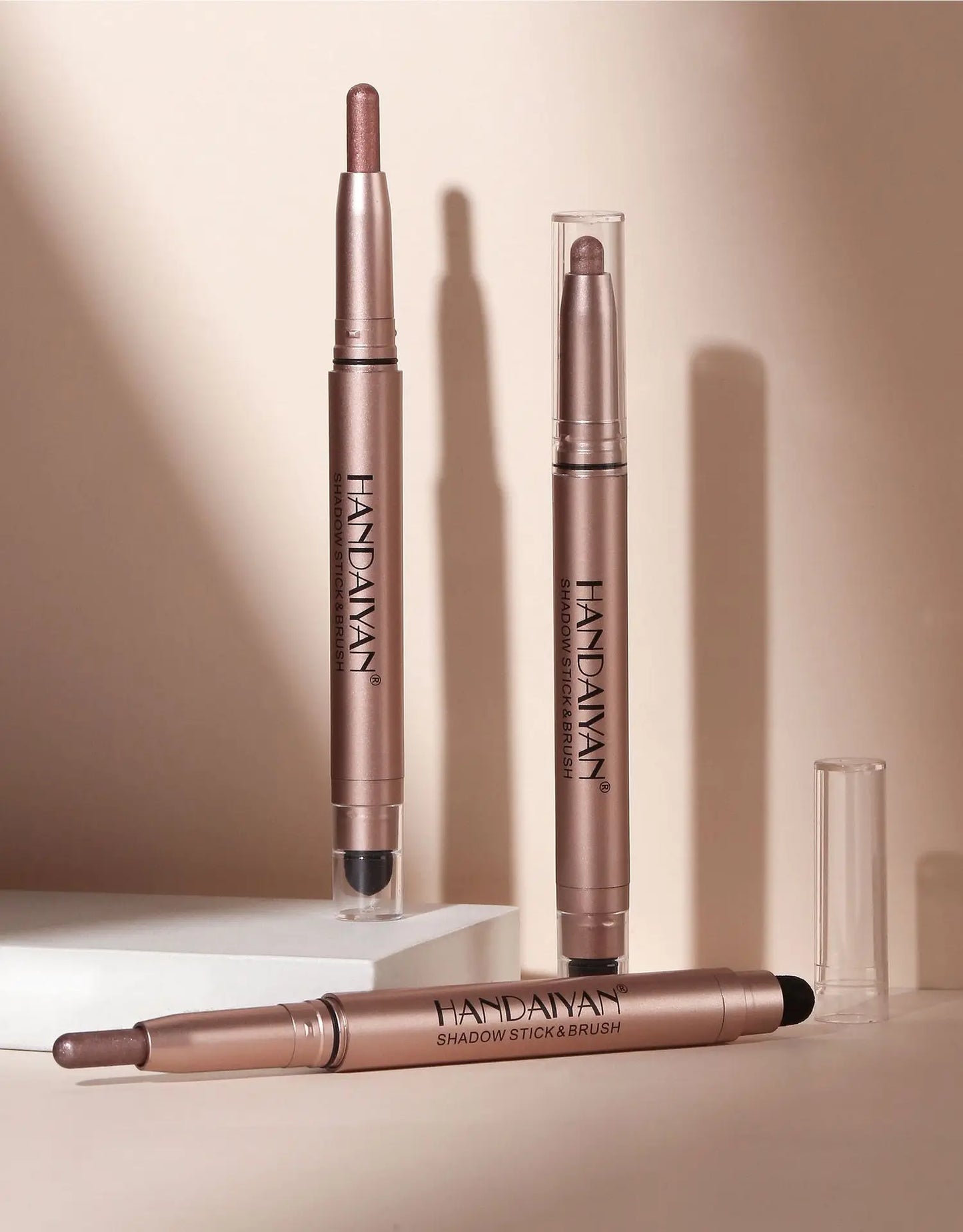 قلم ظلال العيون هاندييان - لامع، يدوم طويلًا، ومقاوم للماء