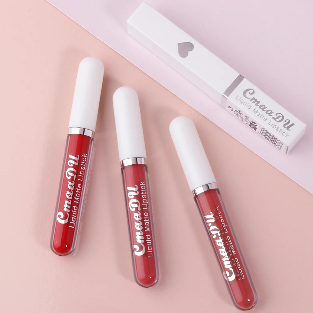 Brillo labial mate CmaaDu: labial resistente al agua y de larga duración en intensos tonos rojos.